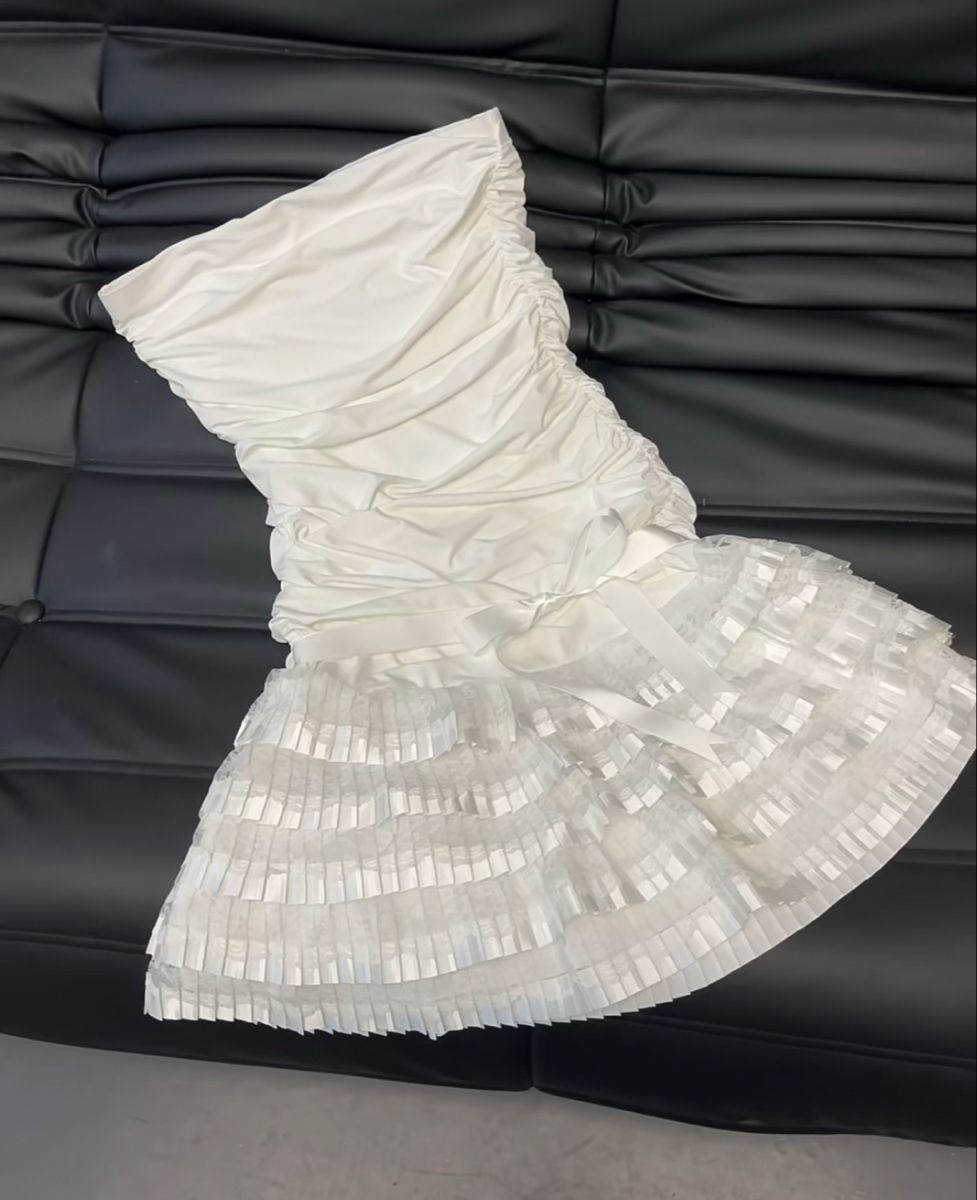 Chic Tight A Line Strapless Satin Pleated Short Homecoming Dress 19th Birthday Outfits