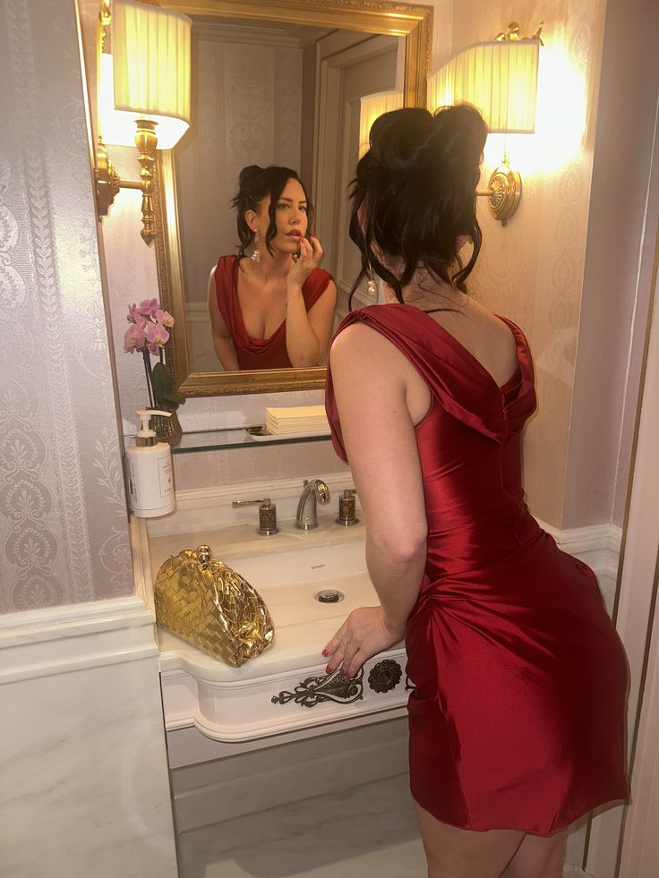 Charming Burgundy Mermaid Satin Short Homecoming Dress 20th Birthday Outfits