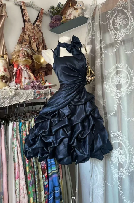 Unique A Line Halter Pleated Satin Short Homecoming Dress 19th Birthday Outfits