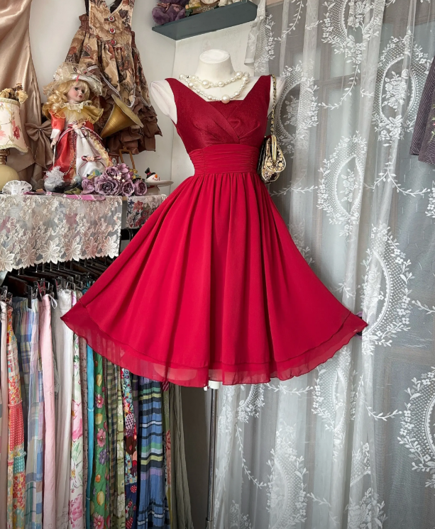 Chic Red Homecoming Dress Straps Satin Birthday Dress A-Line Graudation Party Dress
