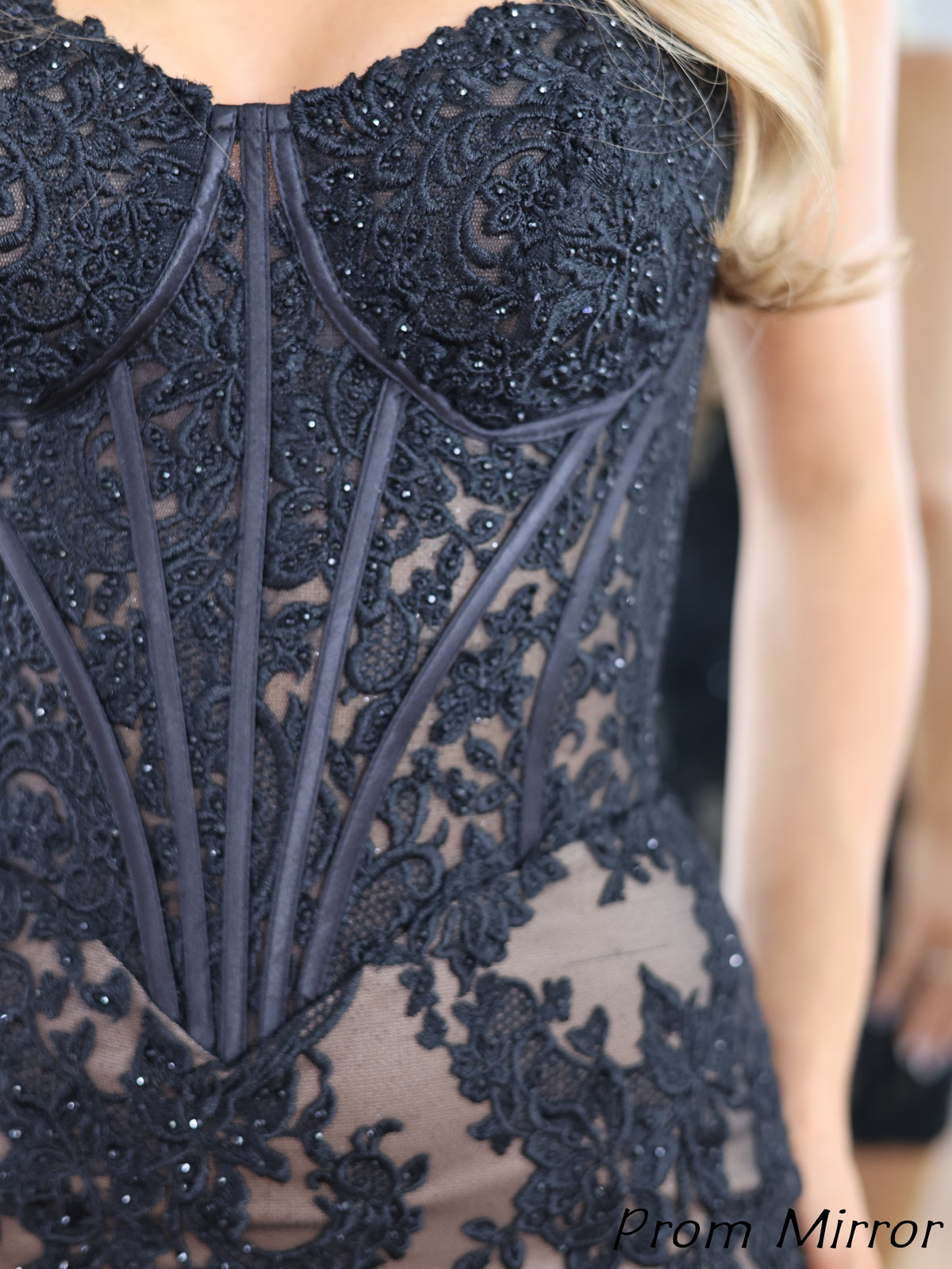 Sexy Black Sweetheart Lace Appliques Beaded Homecoming Dress