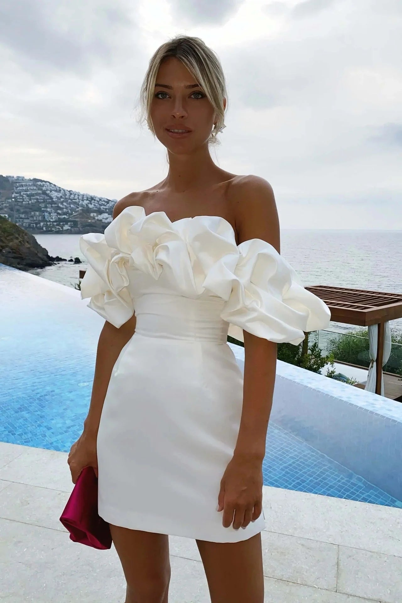 Solid color strapless off-the-shoulder evening dress with earrings prommirror Solid color strapless off-the-shoulder evening dress with earrings prommirror