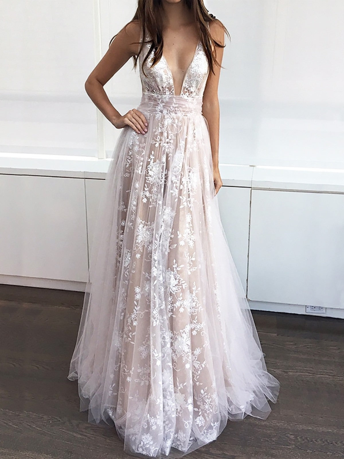 PM380,Champagne White Lace Sheath V-Neck Long Prom Evening Dresses