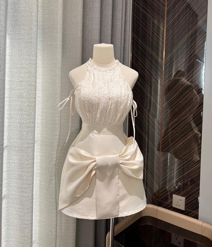Classy A Line Halter Satin With Bow Mini Short Homecoming Dress 19th Birthday Outfits