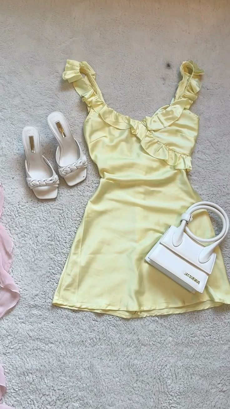 Pretty A Line U Neck Ruffle Satin Short Homecoming Dress 19th Birthday Outfits