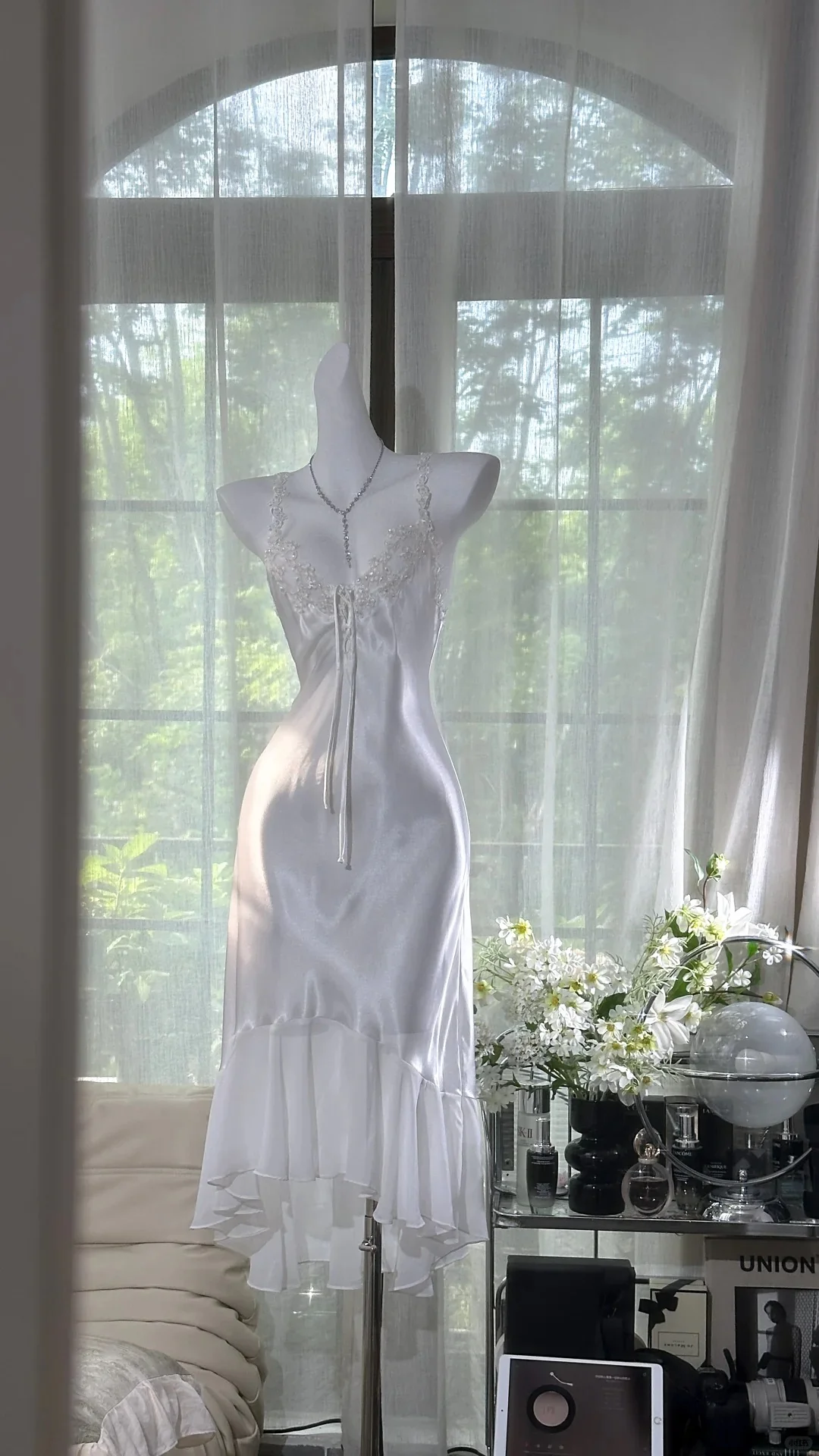 Charming Mermaid White Spaghetti Straps Satin Beads Tea Length Homecoming Dress 21th Birthday Outfits