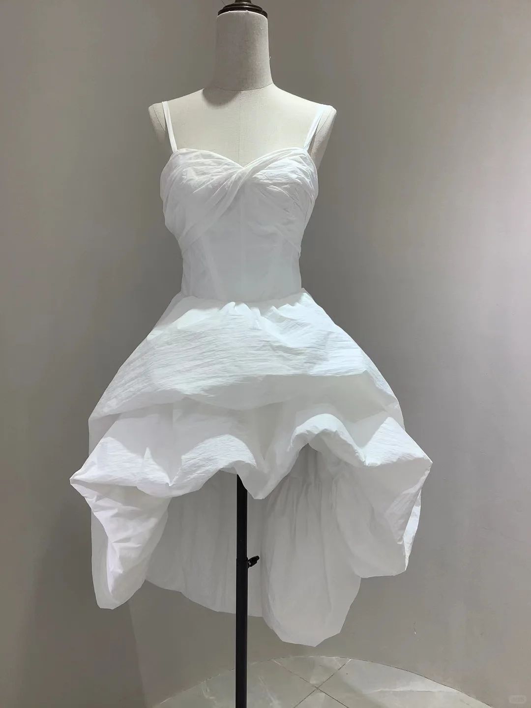 White Cute Ball Gown Spaghetti Straps Satin Short Homecoming Dress 18th Birthday Outfits