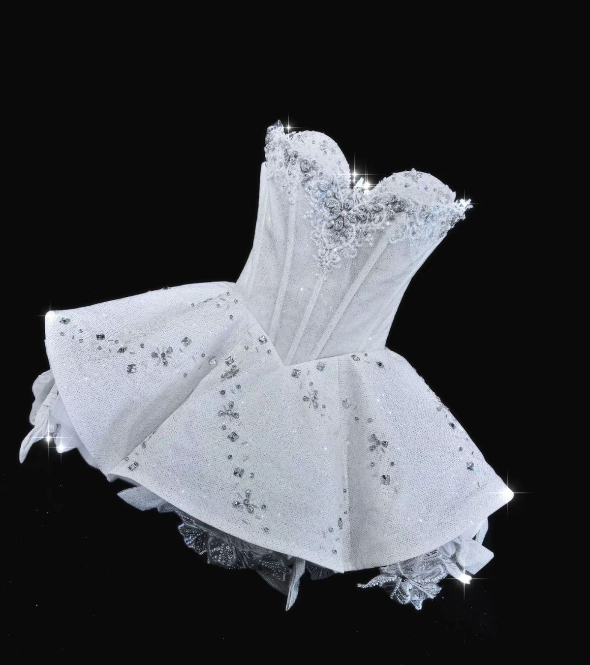 Cute White Ball Gown Sweetheart Satin Beads Short Homecoming Dress 17th Birthday Outfits