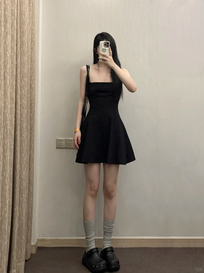 Style Simple Black A Line Square Satin Short Homecoming Dress 17th Birthday Outfits