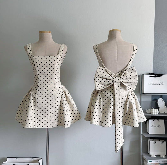 Pretty A Line Square Polka Dots Satin Back With Bow Knot Short Homecoming Dress 19th Birthday Outfits