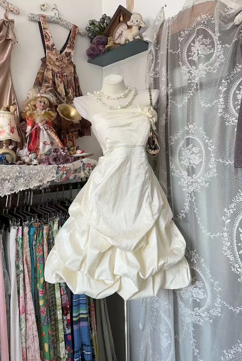 Elegant A Line Strapless Satin Short Homecoming Dress 19th Birthday Outfits