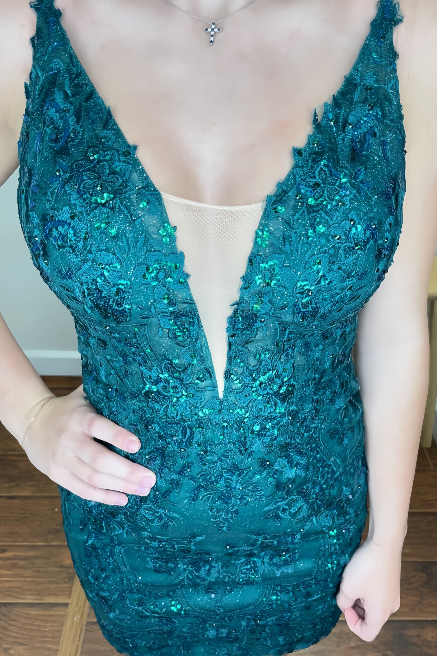 Dark Green Appliques Lace Tight Homecoming Dresses V-neck Graduation Dress