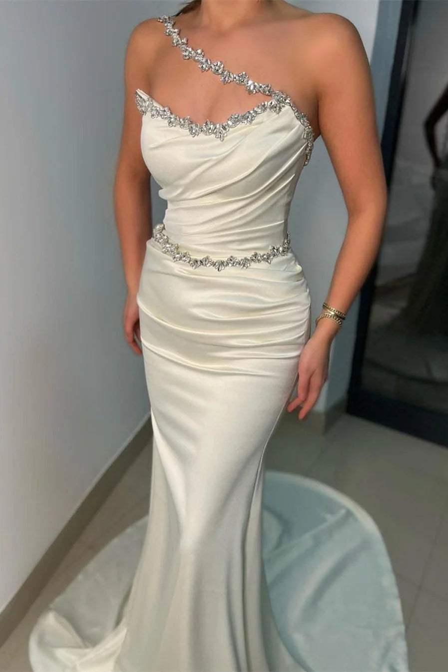 Elegant Long White Strapless Satin Mermaid Sleeveless Prom Dresses With Rhinestone