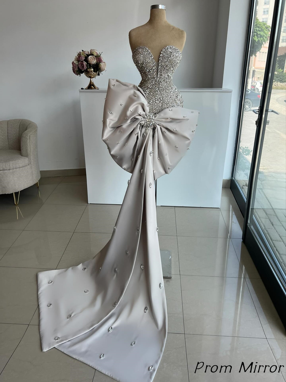 Luxury Beaded Sweetheart V-Neck Short Homecoming Dress With Bowknot