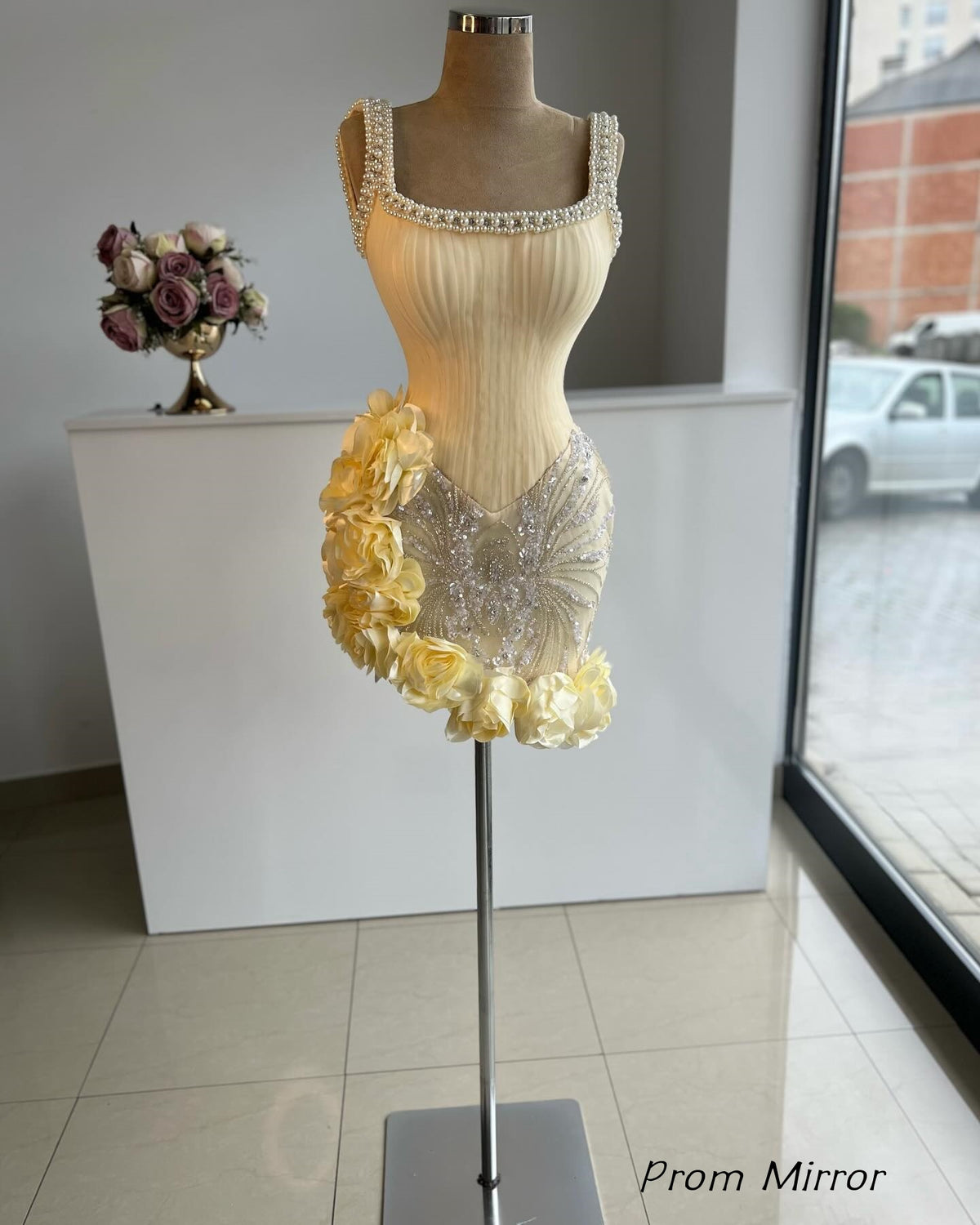Luxury Pearl Beaded Mini Homecoming Dresses Yellow 3D Floral Short Prom Dress