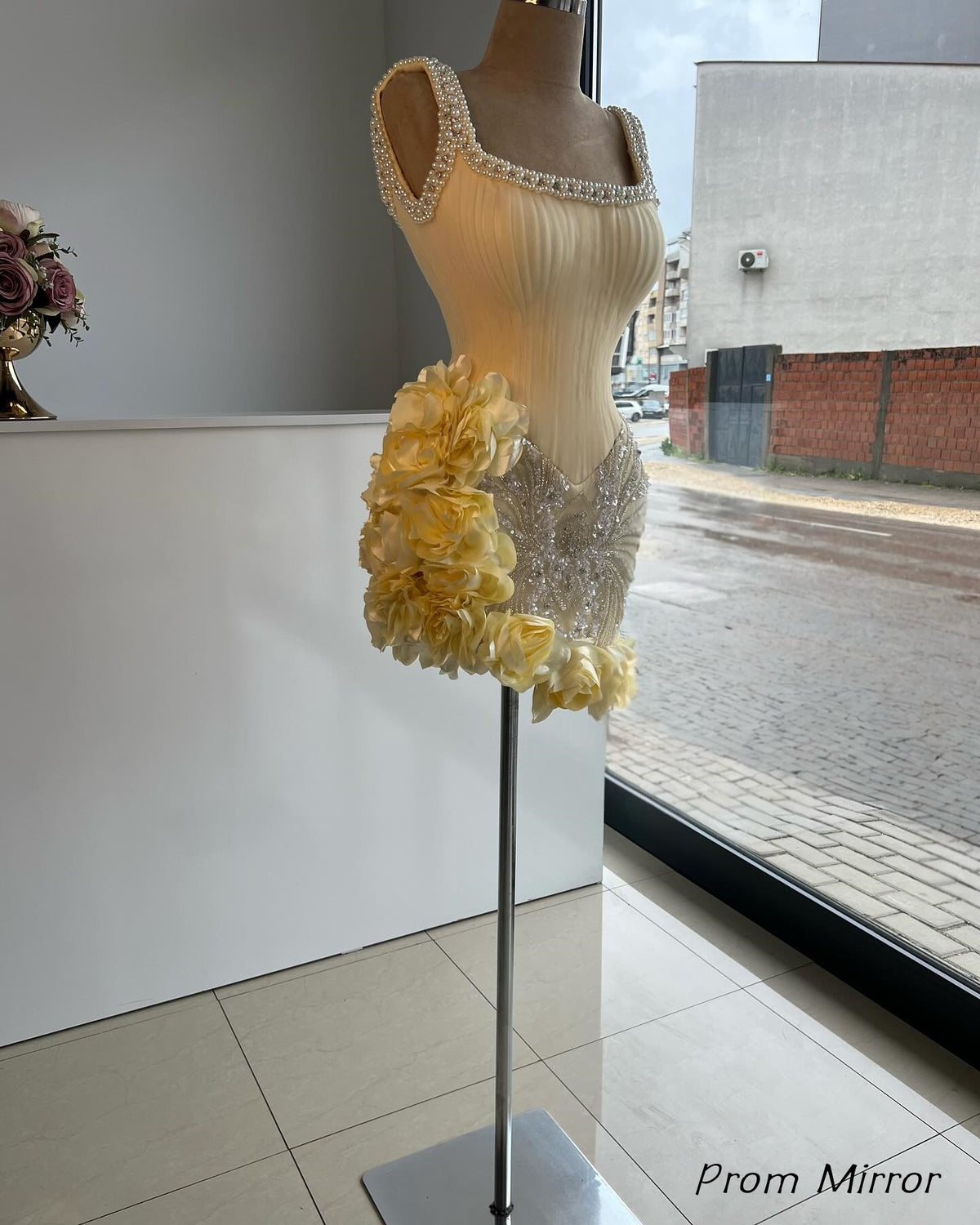 Luxury Pearl Beaded Mini Homecoming Dresses Yellow 3D Floral Short Prom Dress