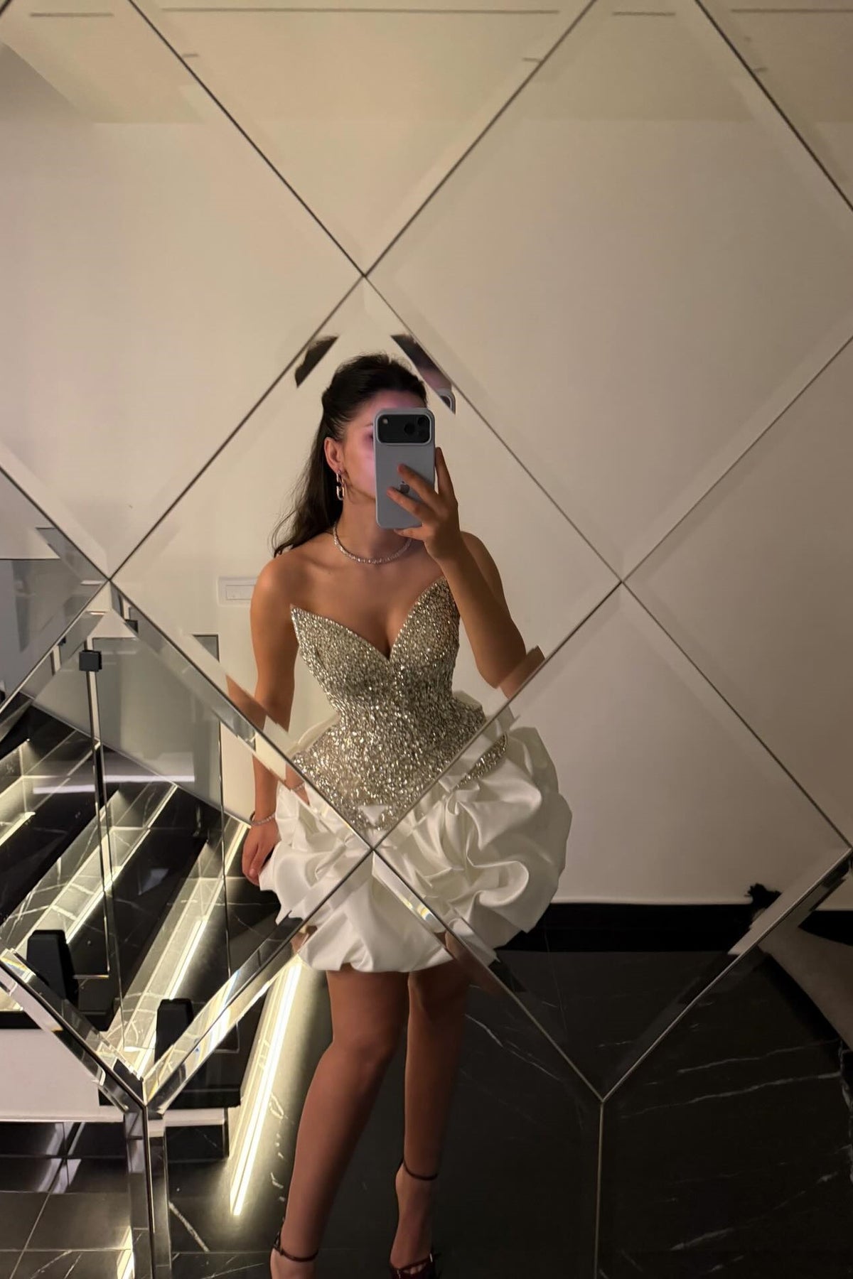 Luxury White Beaded Bodycon Satin Homecoming Dresses