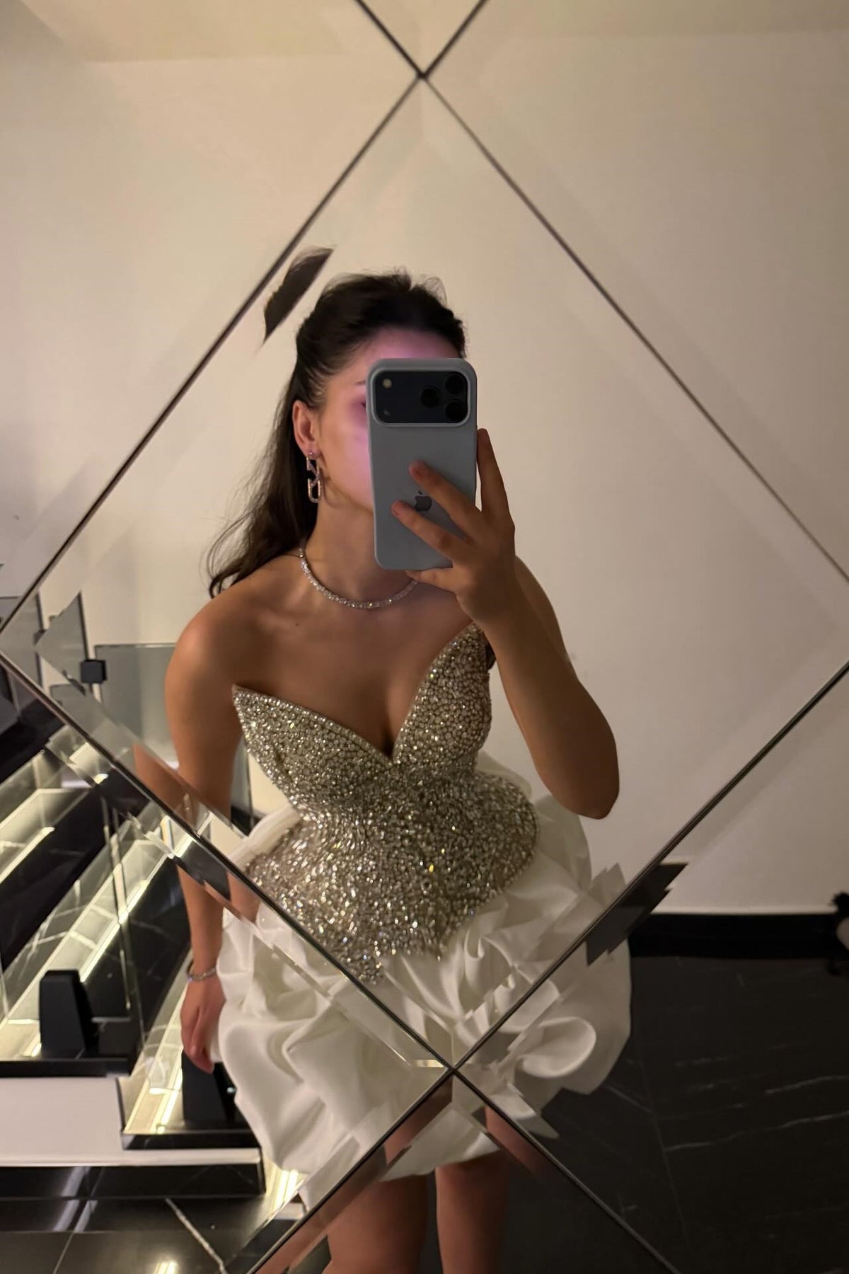 Luxury White Beaded Bodycon Satin Homecoming Dresses