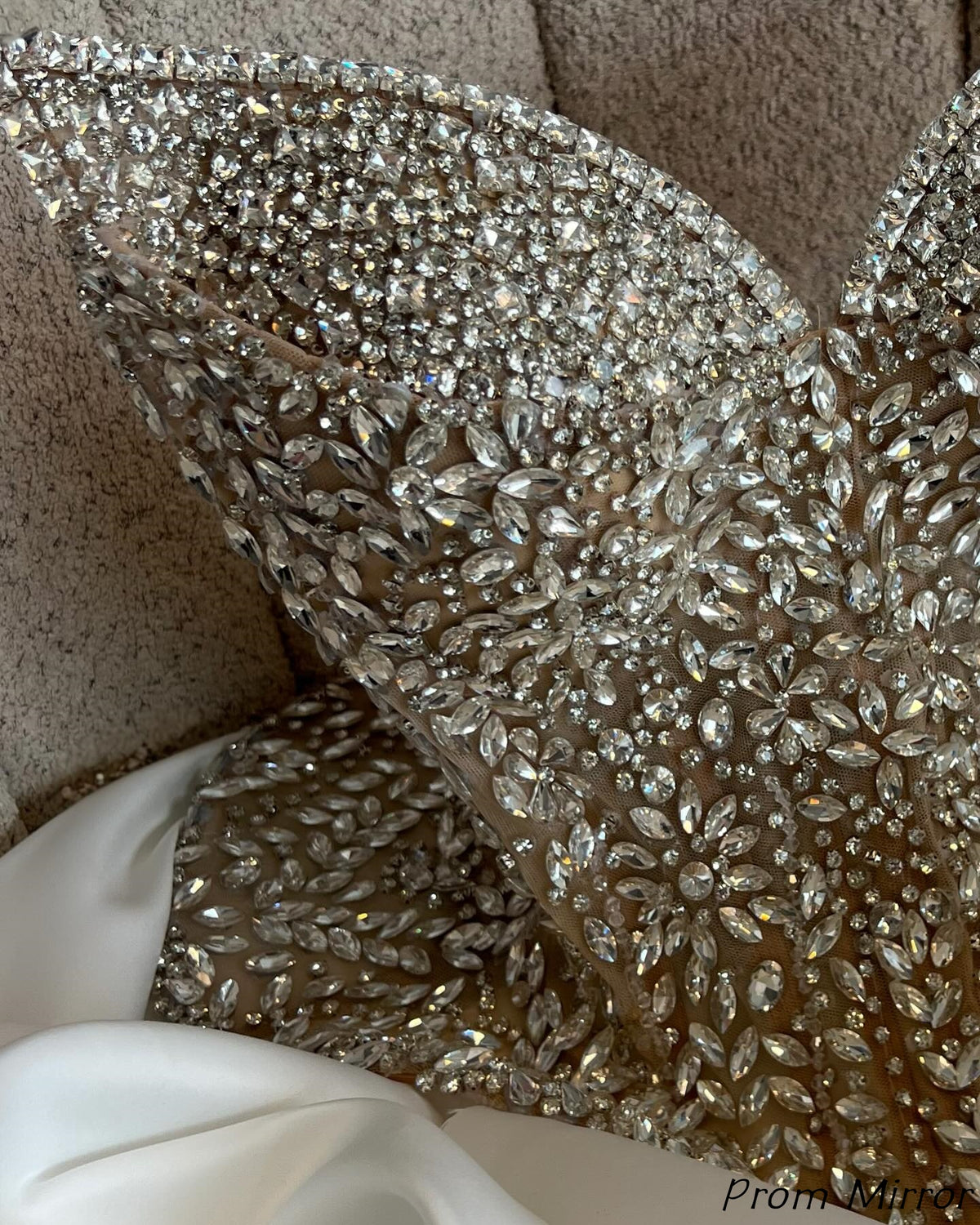 Luxury White Beaded Bodycon Satin Homecoming Dresses