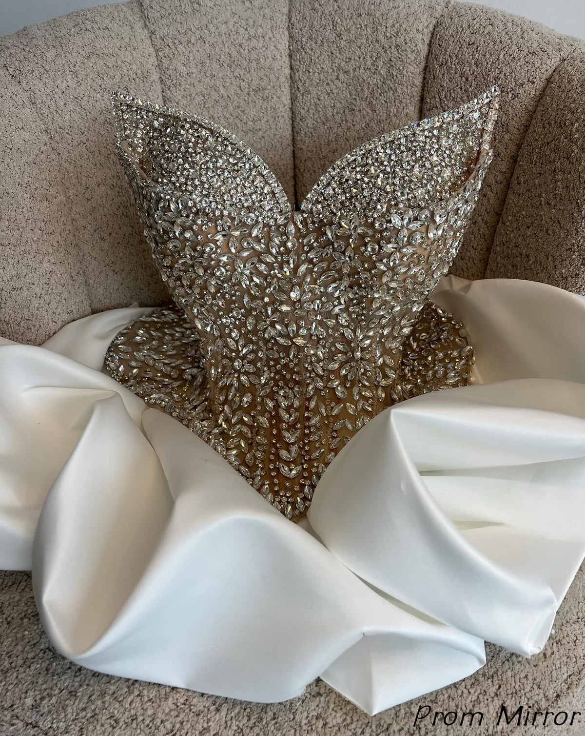 Luxury White Beaded Bodycon Satin Homecoming Dresses