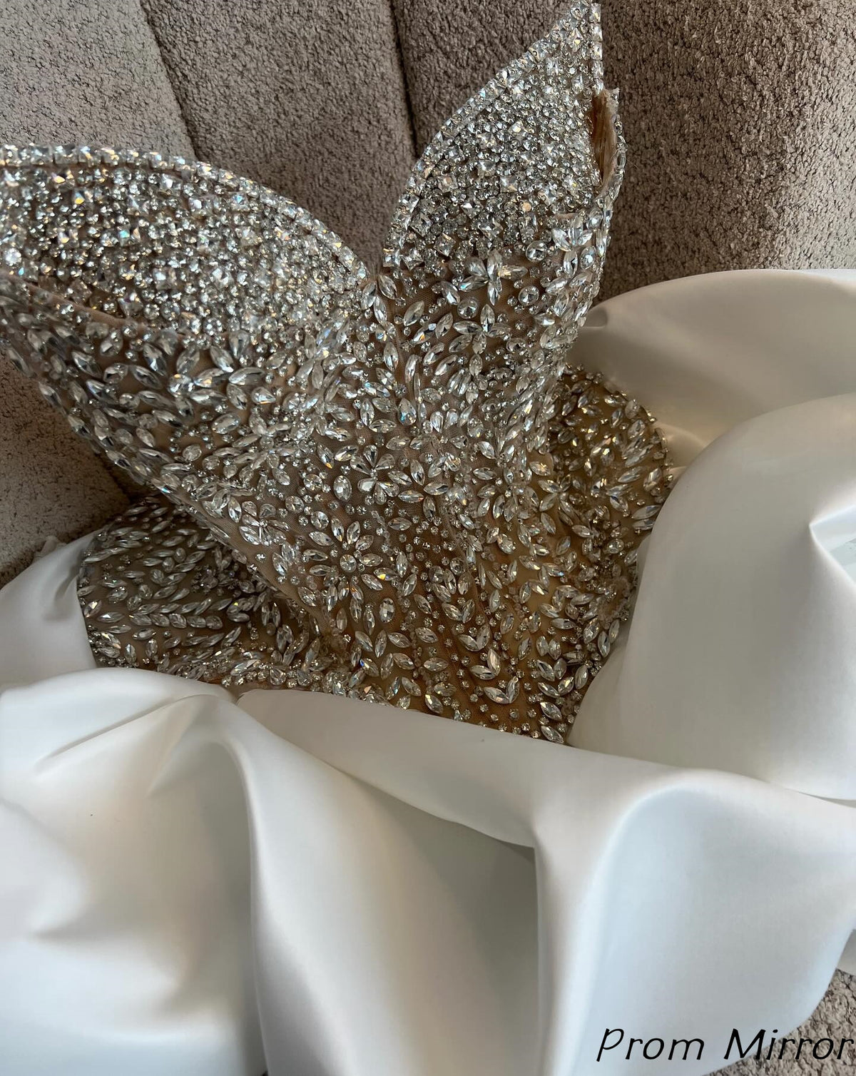 Luxury White Beaded Bodycon Satin Homecoming Dresses
