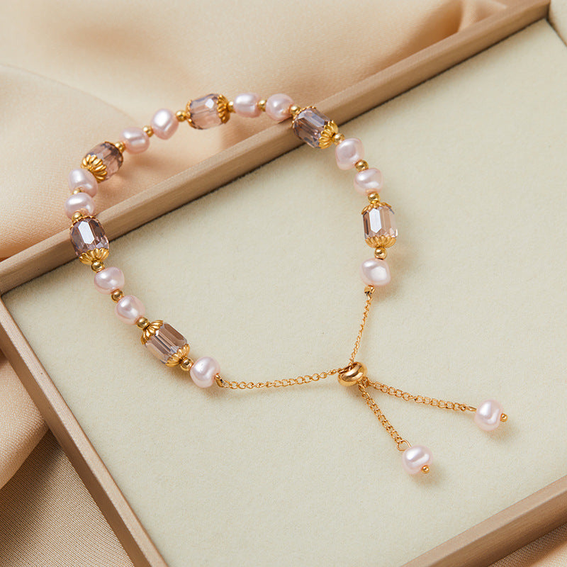 Vintage-style pearl bracelet