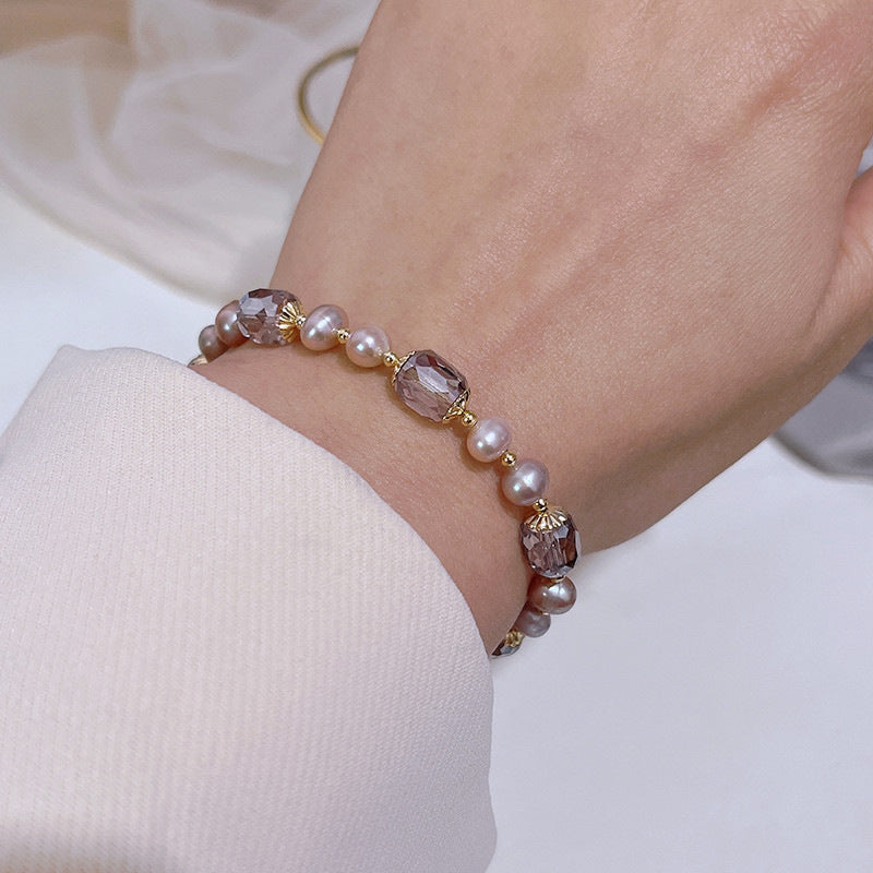 Vintage-style pearl bracelet