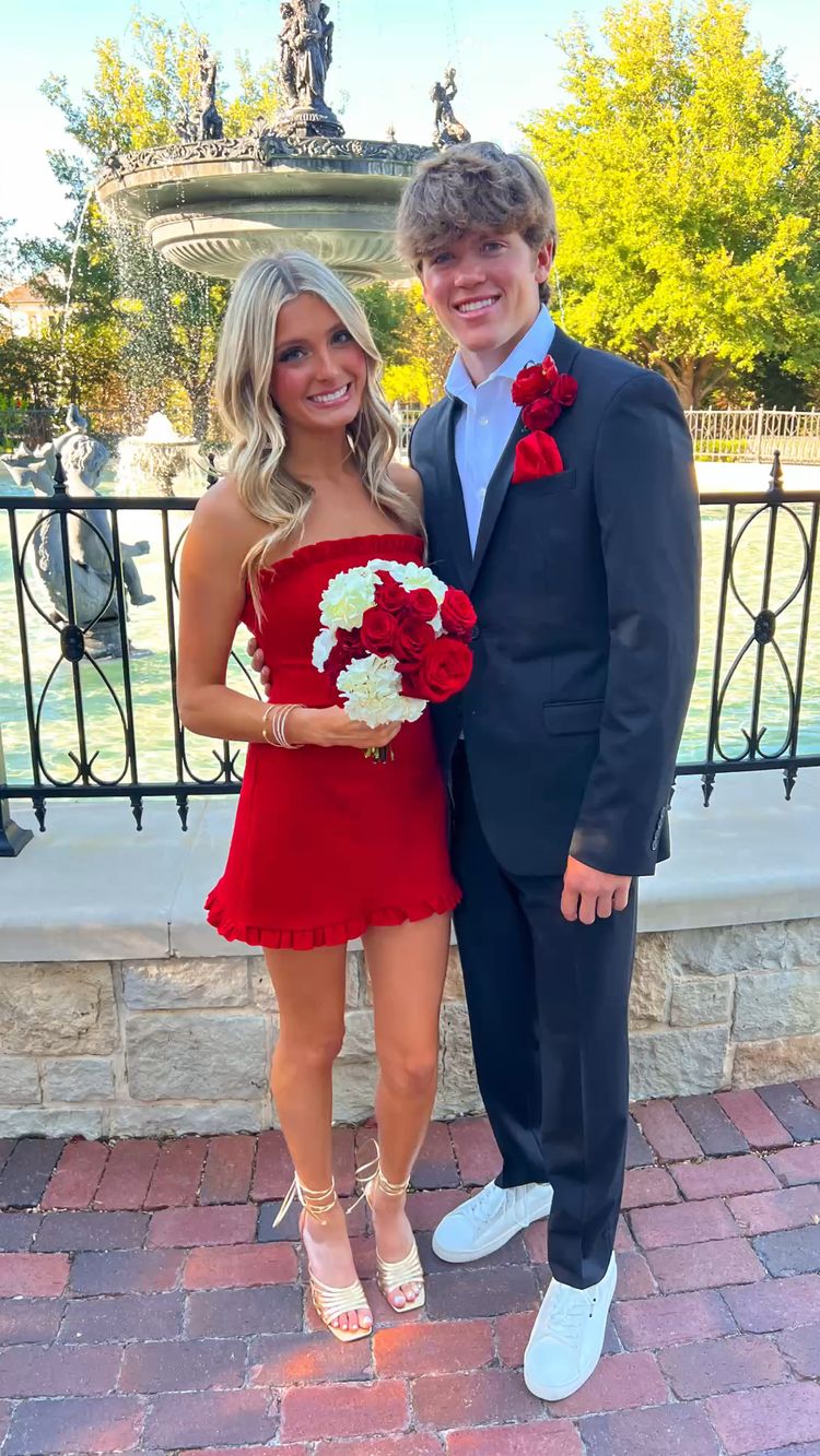 Red Sleeveless Mini Homecoming Dresses