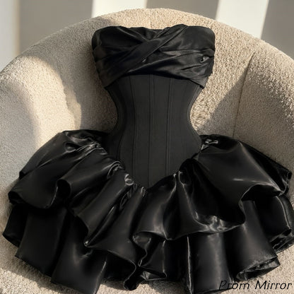 Strapless Black Pleated Short Homecoming Dresses